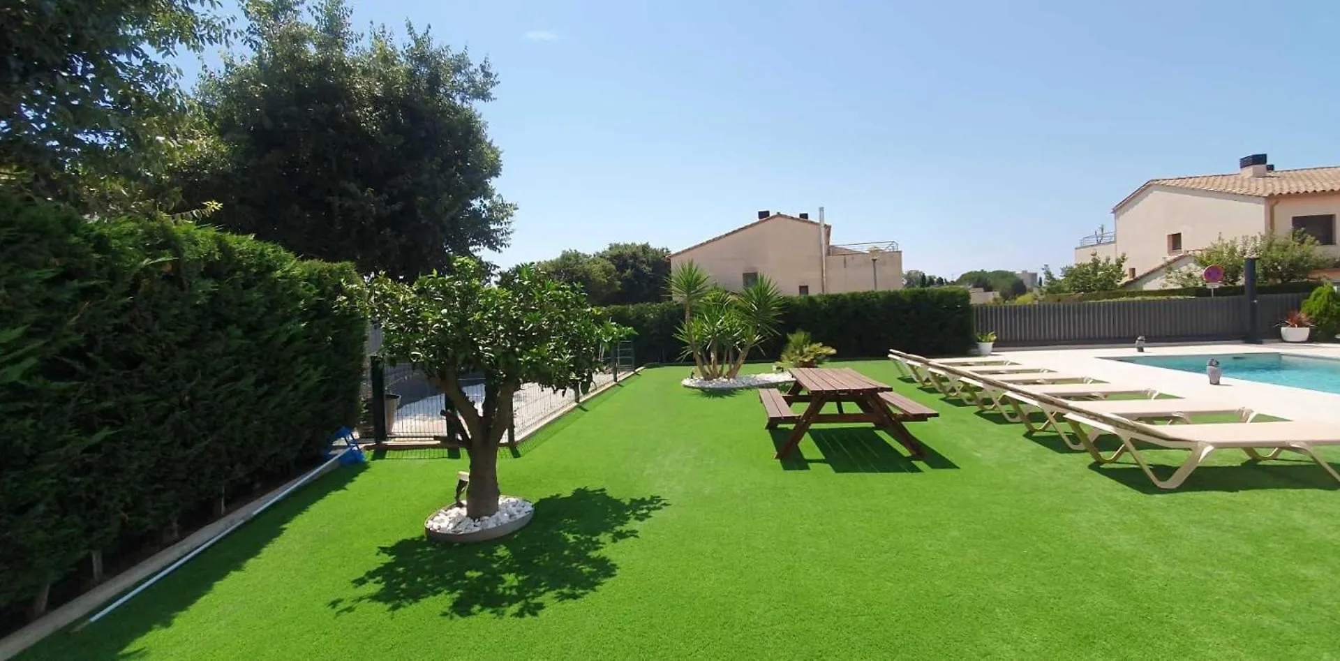 Villa Costa Brava Suites 